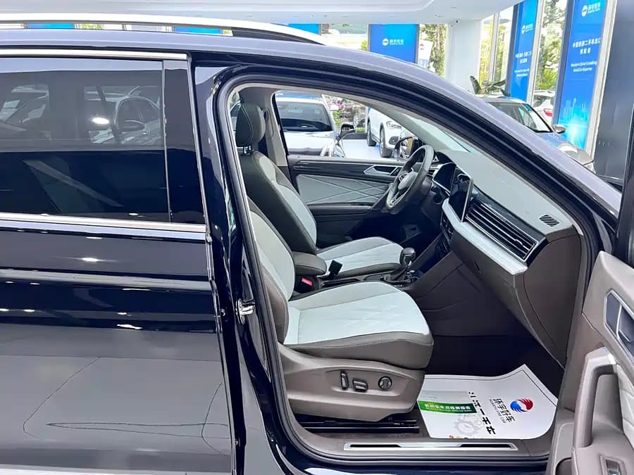 Volkswagen Tiguan - фото 27