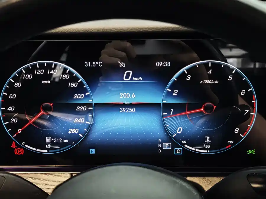 Mercedes E-Class - фото 11