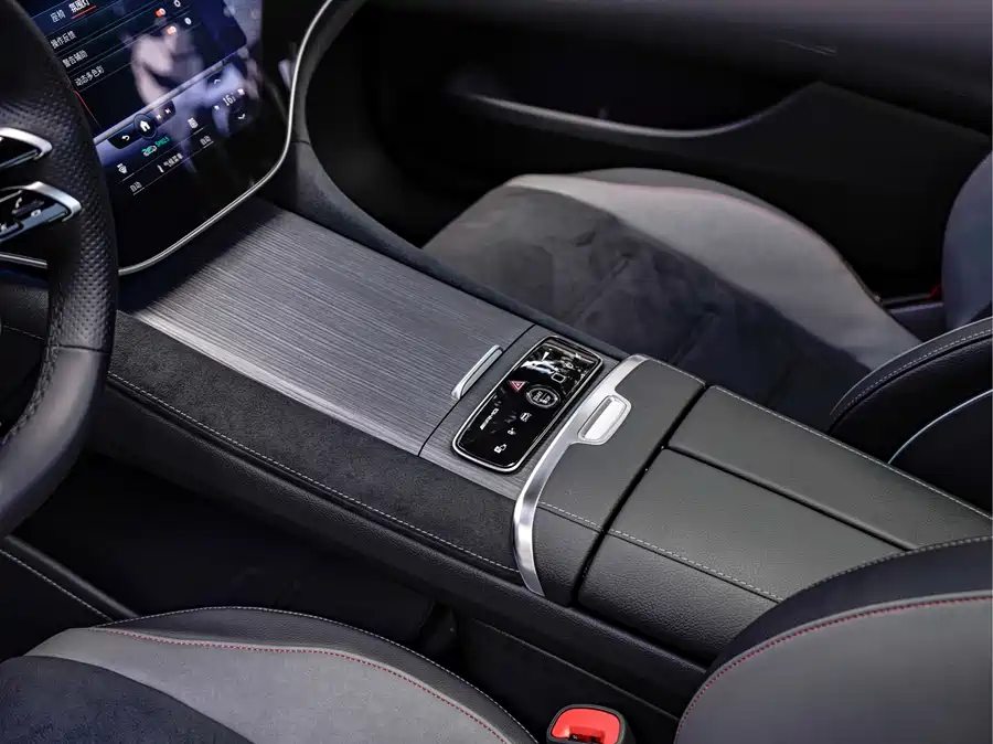 Mercedes EQE - фото 19