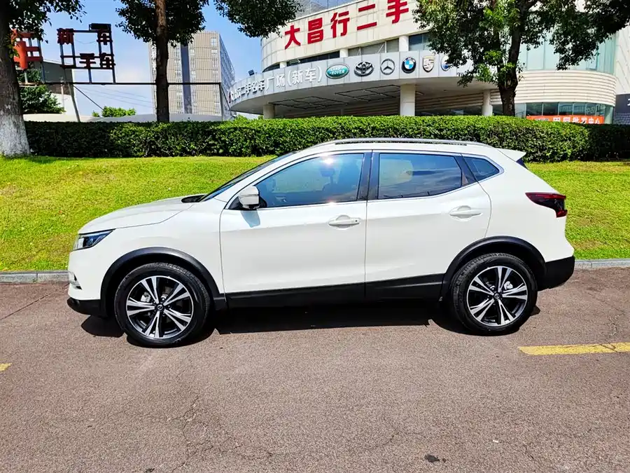 Nissan Qashqai - фото 3