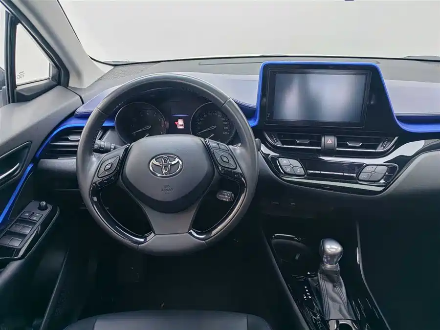 Toyota C-HR - фото 11