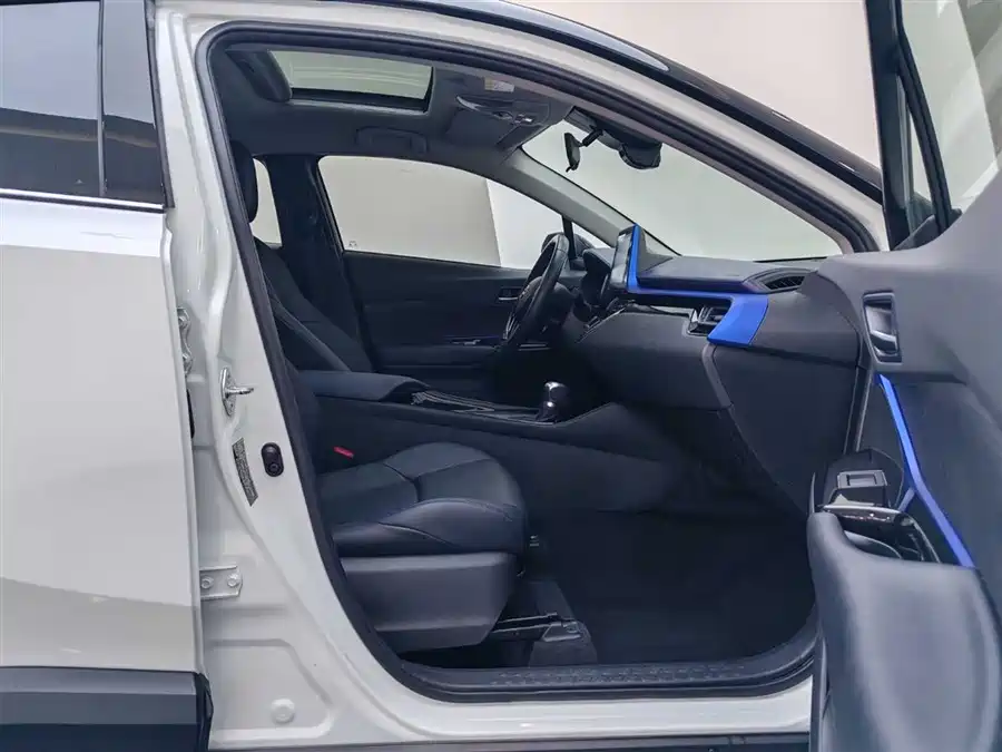 Toyota C-HR - фото 14